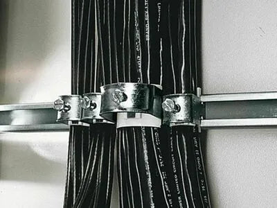 Abraçadeira Ajustável Aço Inox Galvanizado Lisa Trilho Com Perfil Em C 25 Unidades 7078000 Rittal